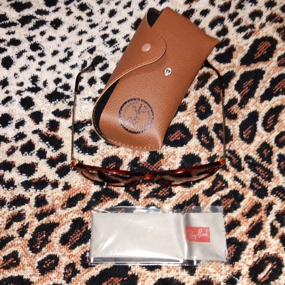 SALE 🤩 Ray.Ban sunglasses with case and microfiber cloth - Picture 9 of 12